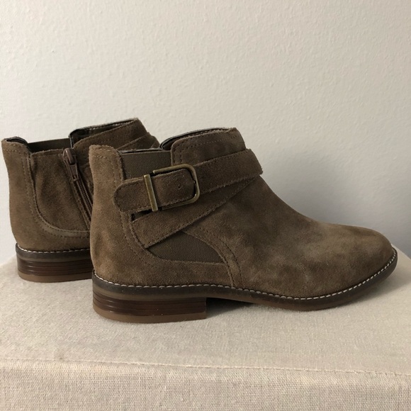 clarks booties wide width